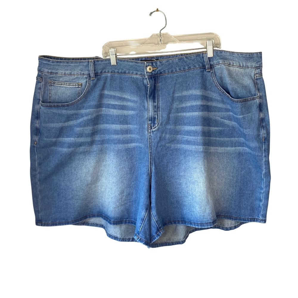 BloomChic Womens Plus Size 28 Medium Wash Denim Shorts High Rise Whiskered‎ NWT